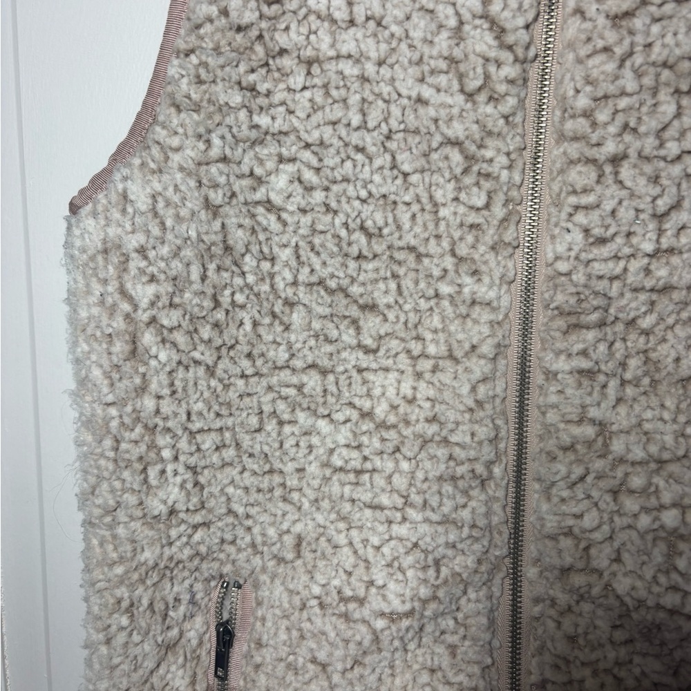 Women's Pink Sherpa Vest - Picture 3 of 5